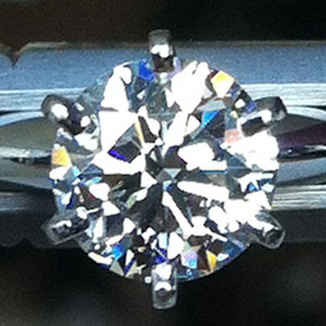Diamant en lumière indirecte pris avec l'iPhone